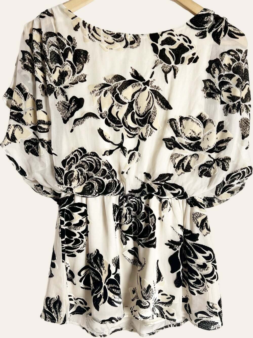 Alice + Olivia White Black Brushed Floral Silk Blend Batwing Flounce Top Size XS